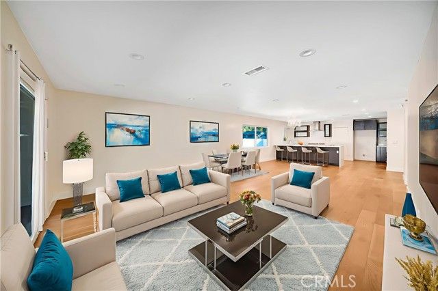 21817 Providencia Street, Woodland Hills (los Angeles), CA 91364