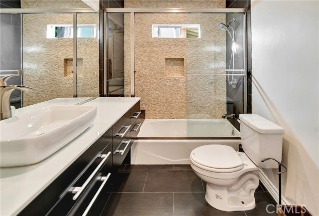 21817 Providencia Street, Woodland Hills (los Angeles), CA 91364