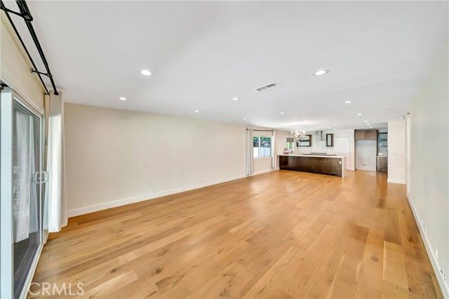 21817 Providencia Street, Woodland Hills (los Angeles), CA 91364