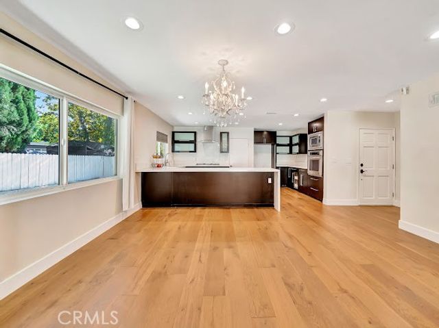 21817 Providencia Street, Woodland Hills (los Angeles), CA 91364