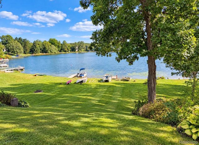 18425 Pellett Drive, Rose Township, MI 48430