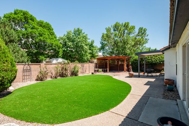 8408 Julian Robles Street NE, Albuquerque, NM 87122