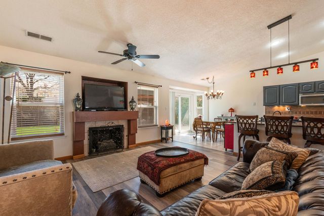 8408 Julian Robles Street NE, Albuquerque, NM 87122