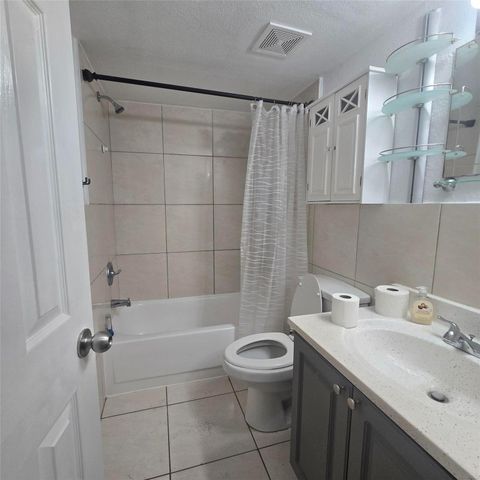 11195 SW 1st Street 219, Miami, FL 33174