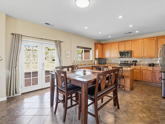 206 Sugar Ridge Loop SE, Rio Rancho, NM 87124