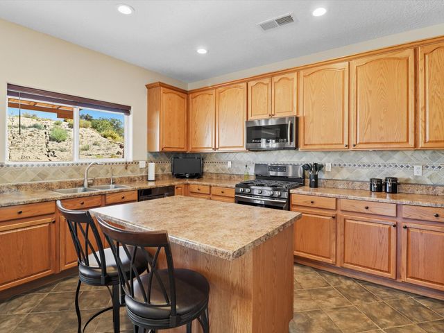 206 Sugar Ridge Loop SE, Rio Rancho, NM 87124