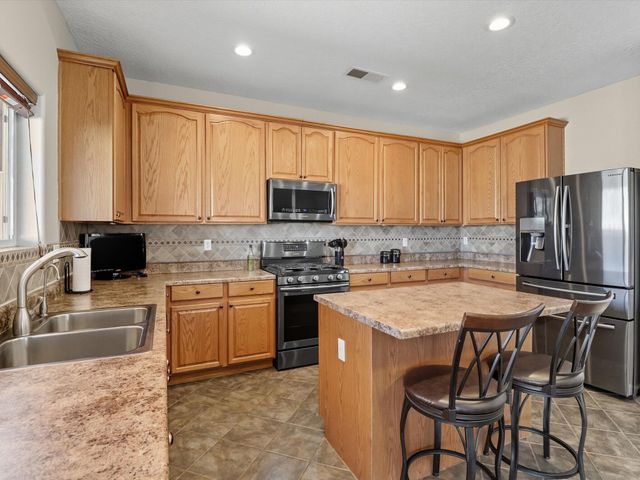 206 Sugar Ridge Loop SE, Rio Rancho, NM 87124