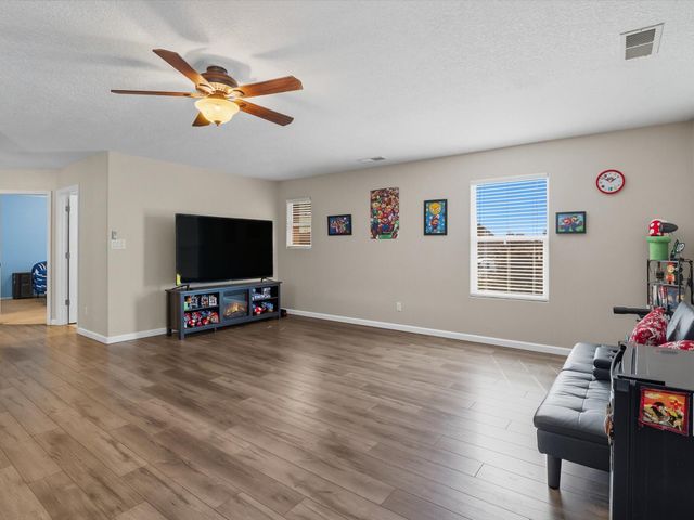 206 Sugar Ridge Loop SE, Rio Rancho, NM 87124