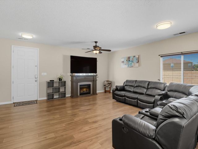 206 Sugar Ridge Loop SE, Rio Rancho, NM 87124