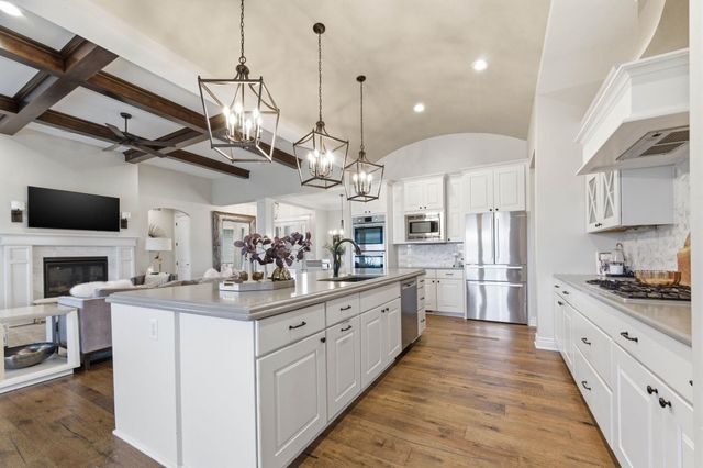 2509 N Paradise Cir, Wichita, KS 67205