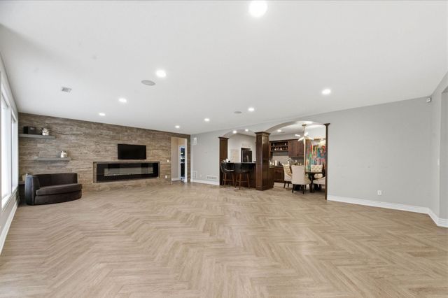 2509 N Paradise Cir, Wichita, KS 67205