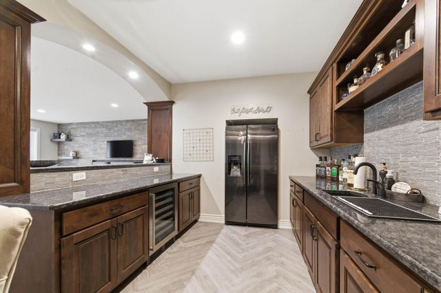 2509 N Paradise Cir, Wichita, KS 67205