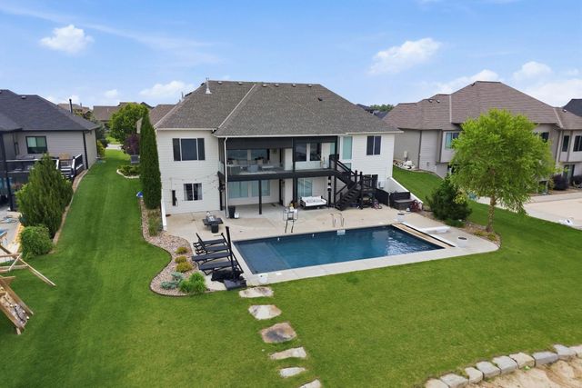 2509 N Paradise Cir, Wichita, KS 67205