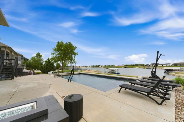 2509 N Paradise Cir, Wichita, KS 67205