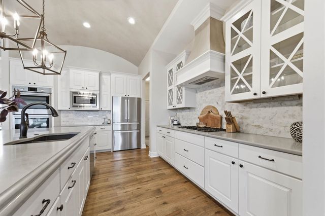 2509 N Paradise Cir, Wichita, KS 67205
