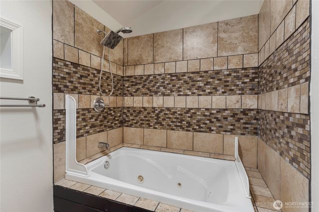 8646 Stavis Bay Rd NW, Seabeck, WA 98380