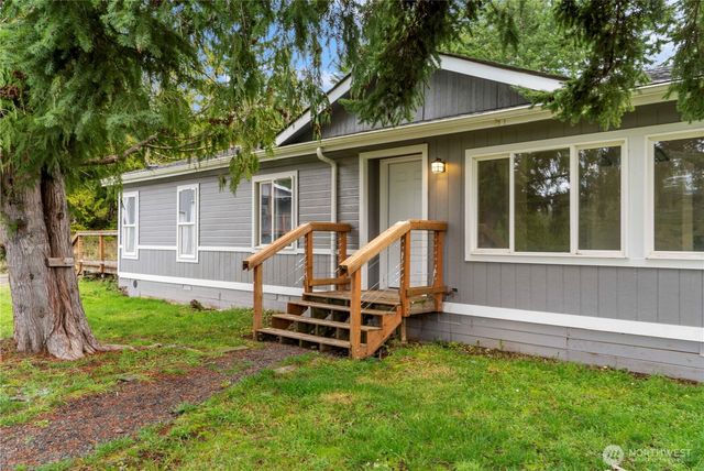 8646 Stavis Bay Rd NW, Seabeck, WA 98380