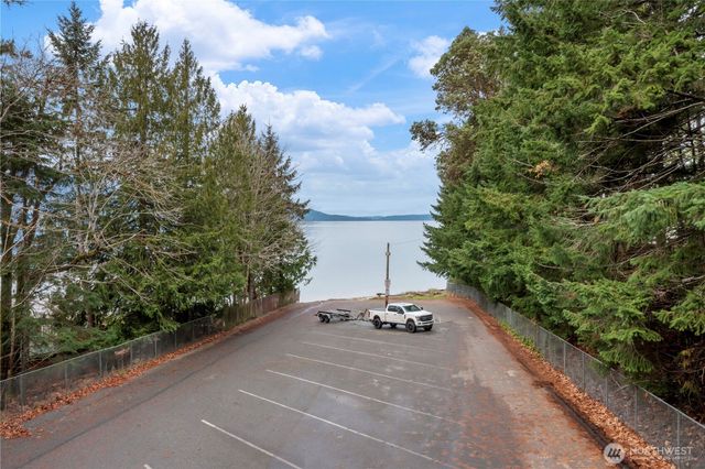 8646 Stavis Bay Rd NW, Seabeck, WA 98380