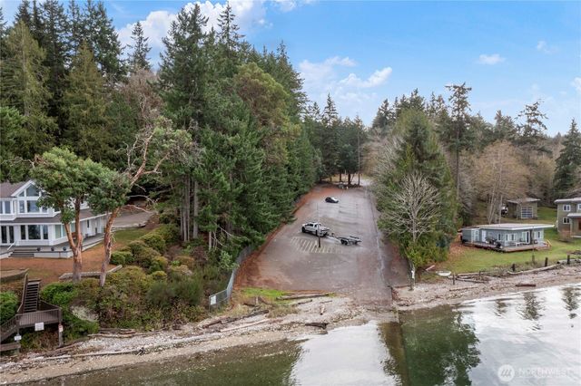 8646 Stavis Bay Rd NW, Seabeck, WA 98380