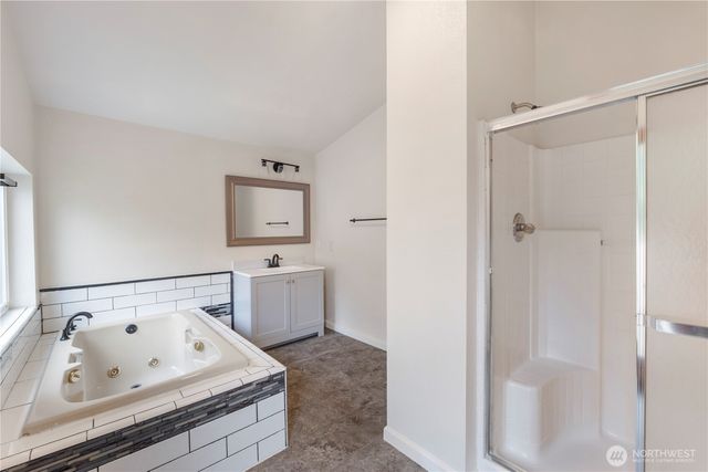 8646 Stavis Bay Rd NW, Seabeck, WA 98380