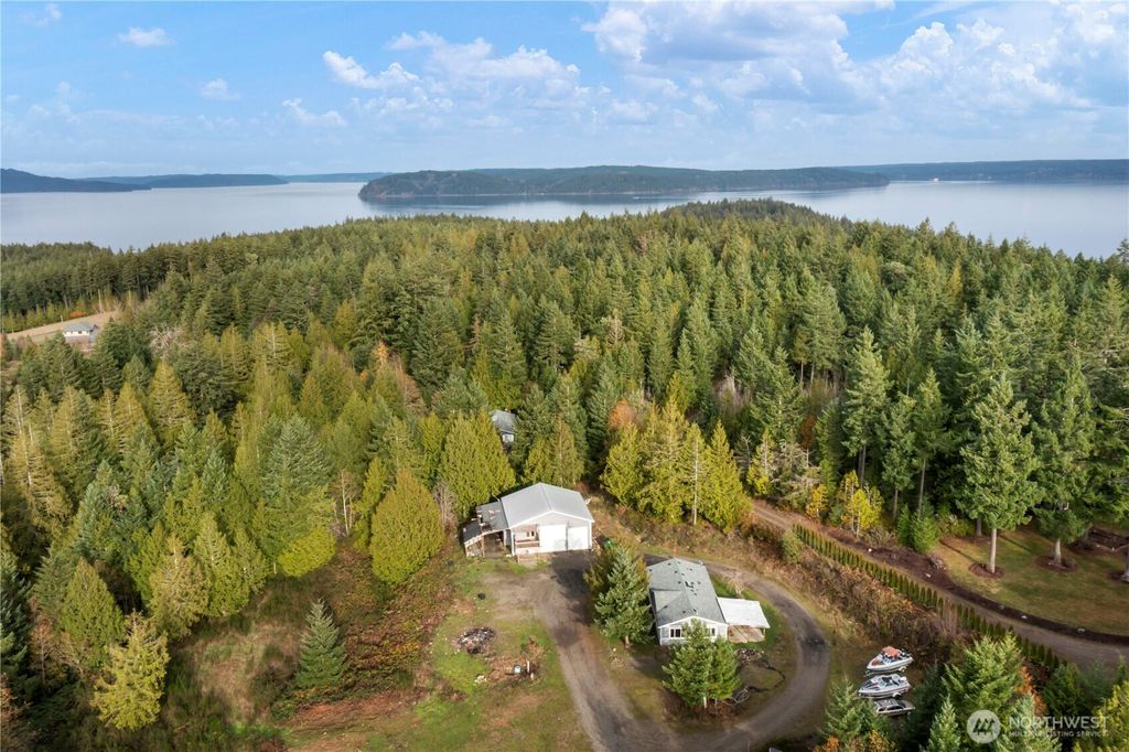 8646 Stavis Bay Rd NW, Seabeck, WA 98380