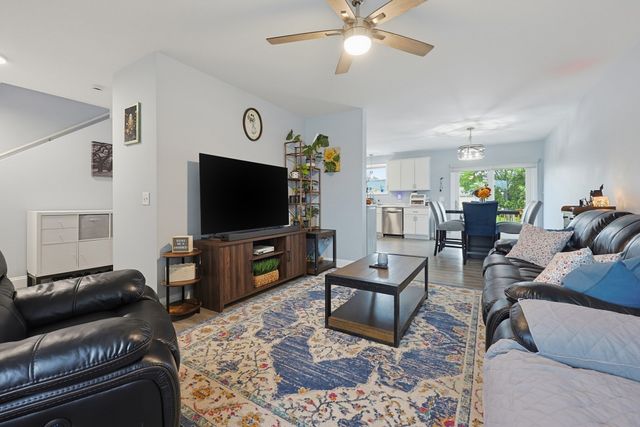 96 Carter Ave, Pawtucket, RI 02861