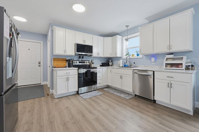 96 Carter Ave, Pawtucket, RI 02861