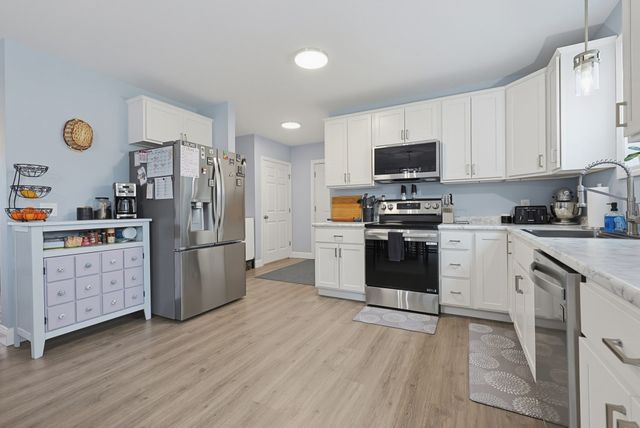 96 Carter Ave, Pawtucket, RI 02861