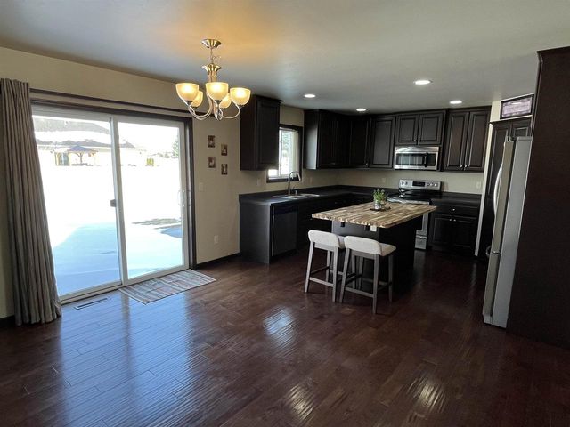 600 CASTLESTONE COURT, Hobart, WI 54155