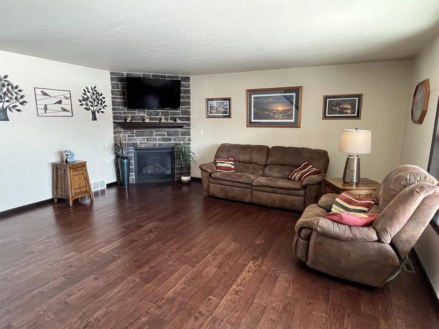 600 CASTLESTONE COURT, Hobart, WI 54155