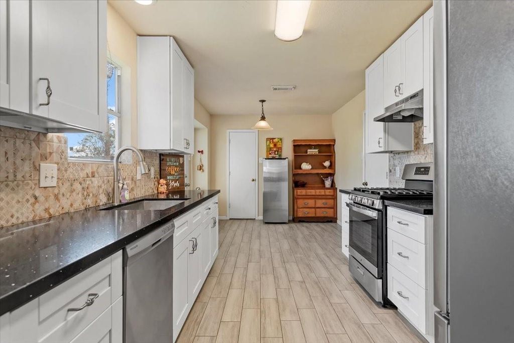 3231 Dogwood Springs Drive, Houston, TX 77073