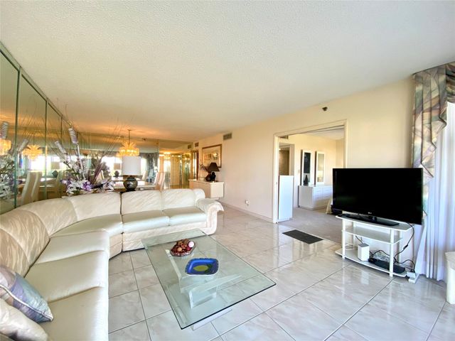 4015 W Palm Aire Dr 805, Pompano Beach, FL 33069