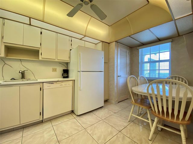 4015 W Palm Aire Dr 805, Pompano Beach, FL 33069
