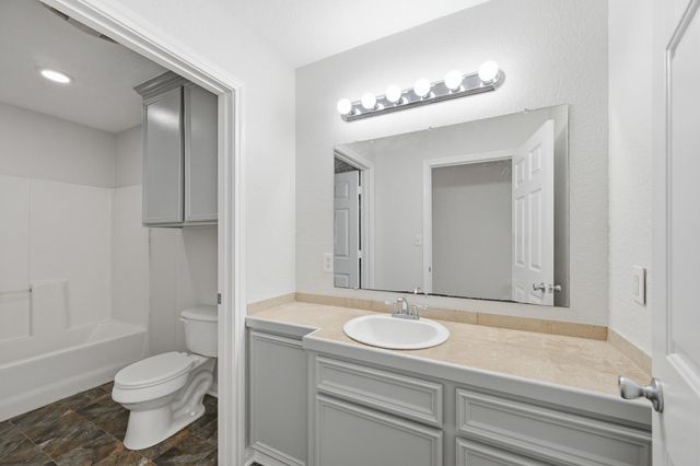 2527 S San Antonio Street, Pearland, TX 77581