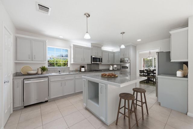 2527 S San Antonio Street, Pearland, TX 77581