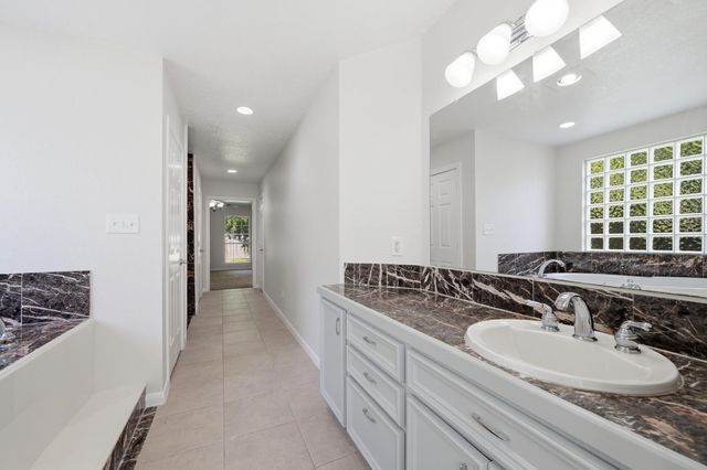 2527 S San Antonio Street, Pearland, TX 77581