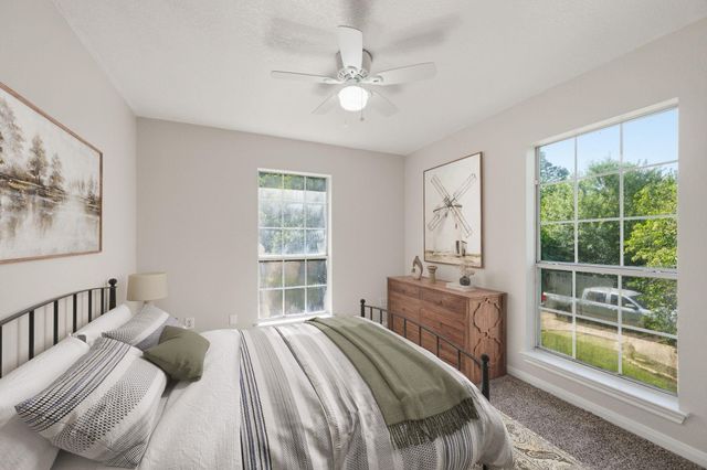 2527 S San Antonio Street, Pearland, TX 77581