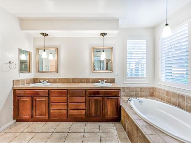 5716 Alder Bridge Ct, Elk Grove, CA 95757