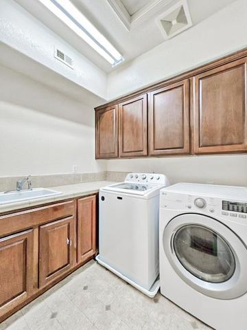 5716 Alder Bridge Ct, Elk Grove, CA 95757