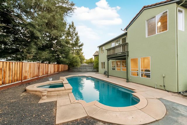 5716 Alder Bridge Ct, Elk Grove, CA 95757