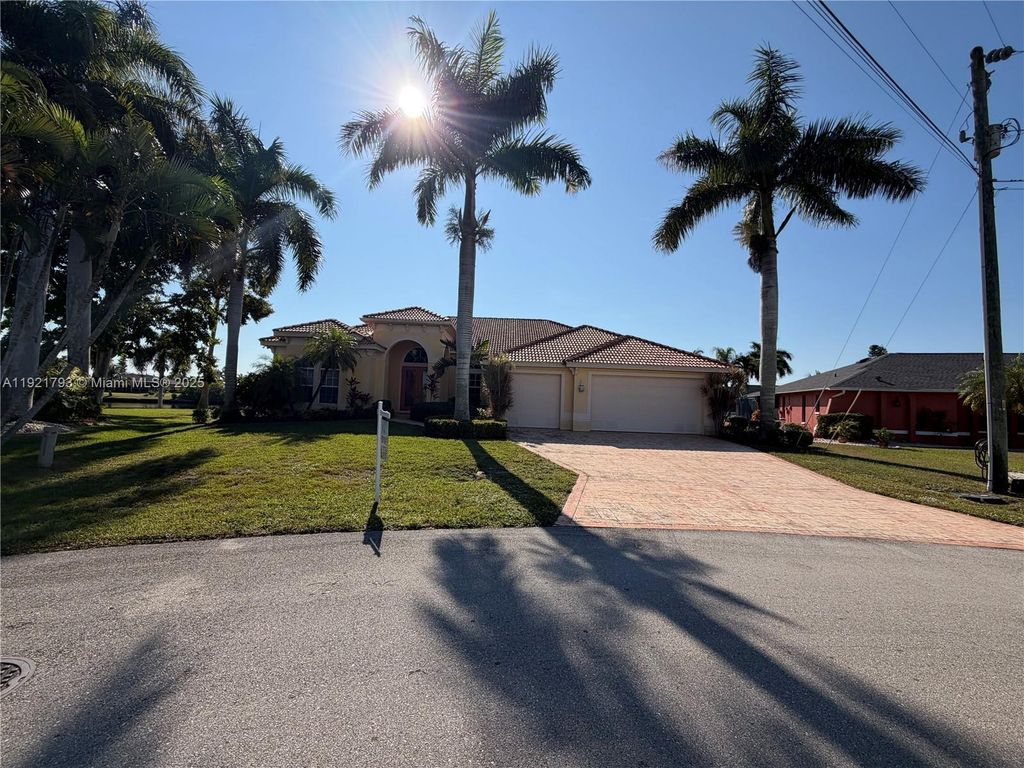 202 SW 42ND ST, Cape Coral, FL 33914