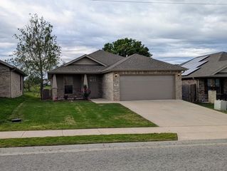 508 NW 62nd Avenue, Bentonville, AR 72713
