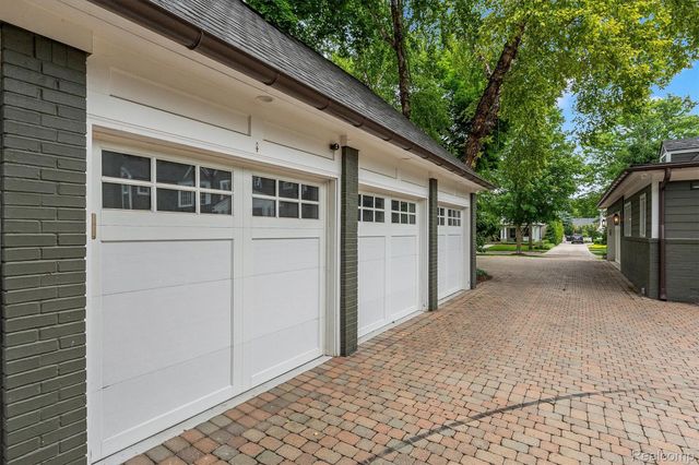 1269 Willow Lane, Birmingham, MI 48009