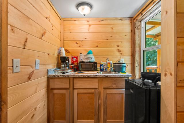 198 Lacy Creek Road, Campton, KY 41301