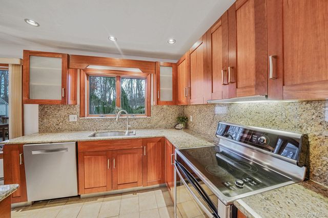 52 San Rafael Avenue, Holbrook, NY 11741