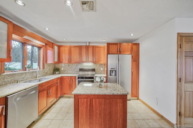 52 San Rafael Avenue, Holbrook, NY 11741