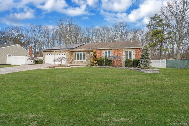 52 San Rafael Avenue, Holbrook, NY 11741