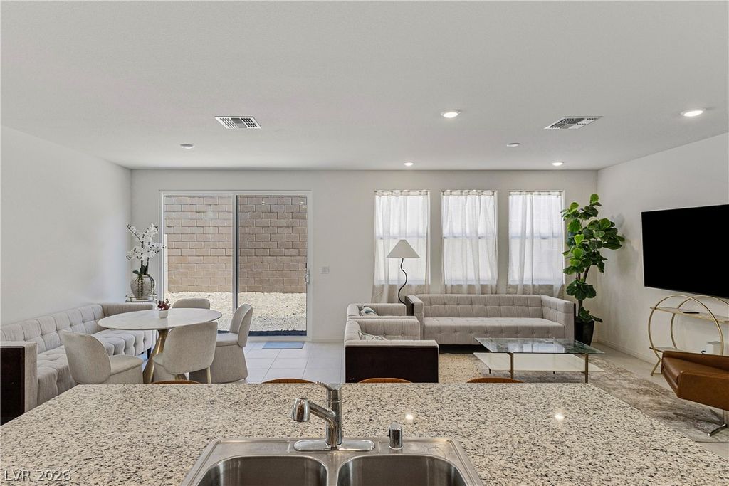 10034 Sir Atlas Court, Las Vegas, NV 89148