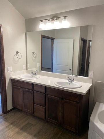 2428 Northcreek Street, Oklahoma City, OK 73128