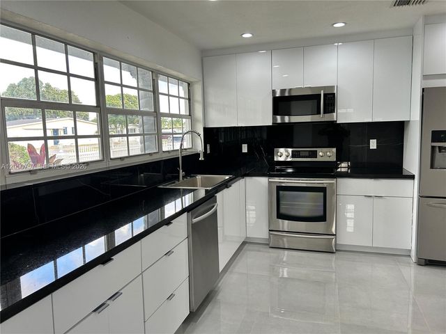 19522 NW 37th Ct, Miami Gardens, FL 33055